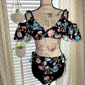 NWT Kenneth Cole Reaction 2 piece bikini with extra bikini bottom. 👙